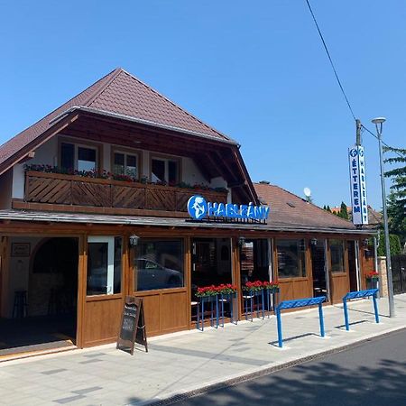 Hableany Etterem, Pizzeria Es Vendeghaz Bed & Breakfast Balatonmariafurdo Ngoại thất bức ảnh