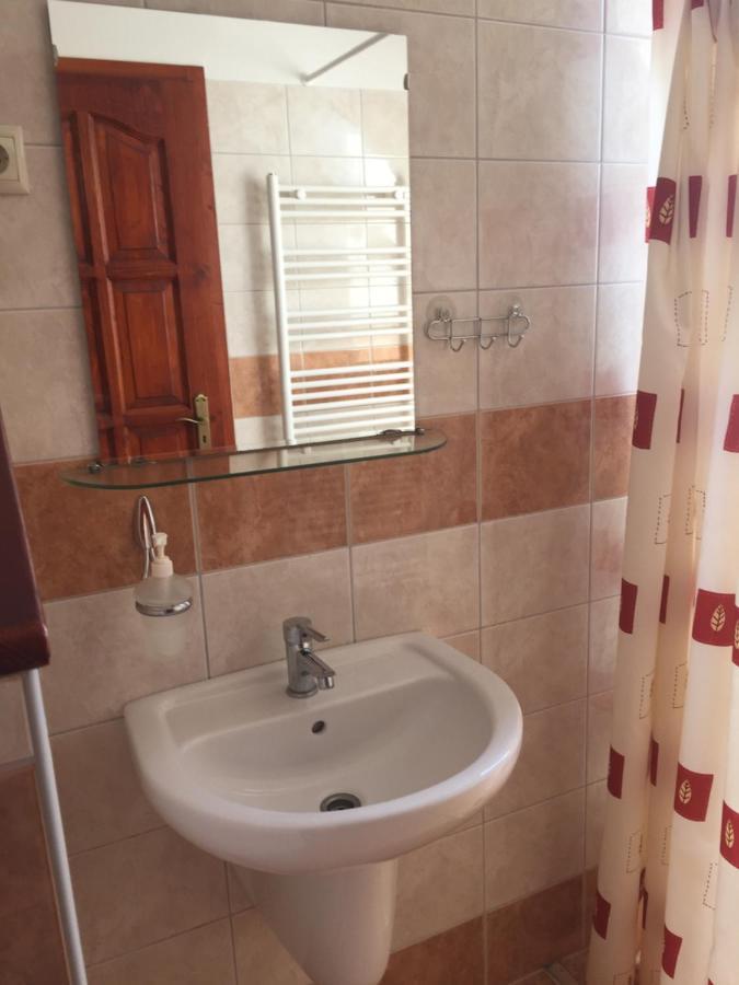 Hableany Etterem, Pizzeria Es Vendeghaz Bed & Breakfast Balatonmariafurdo Ngoại thất bức ảnh