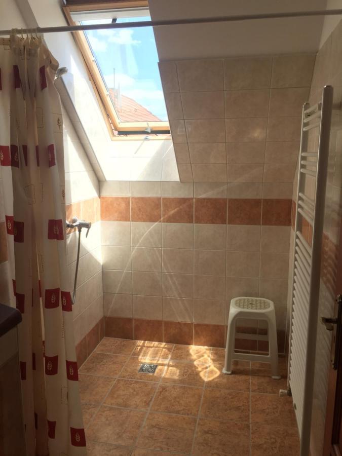 Hableany Etterem, Pizzeria Es Vendeghaz Bed & Breakfast Balatonmariafurdo Ngoại thất bức ảnh
