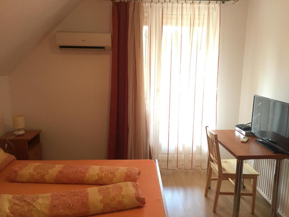 Hableany Etterem, Pizzeria Es Vendeghaz Bed & Breakfast Balatonmariafurdo Ngoại thất bức ảnh