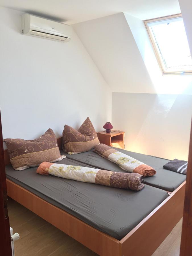 Hableany Etterem, Pizzeria Es Vendeghaz Bed & Breakfast Balatonmariafurdo Ngoại thất bức ảnh