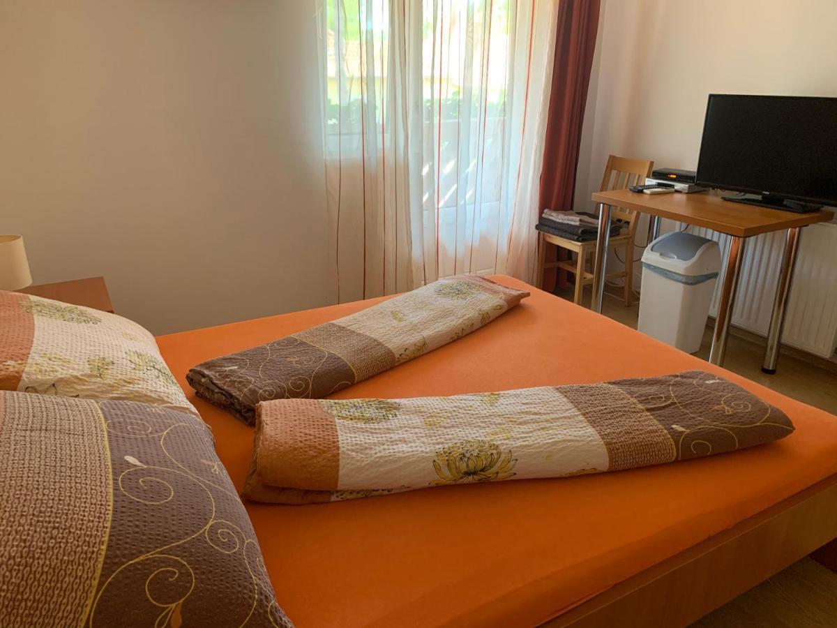 Hableany Etterem, Pizzeria Es Vendeghaz Bed & Breakfast Balatonmariafurdo Ngoại thất bức ảnh