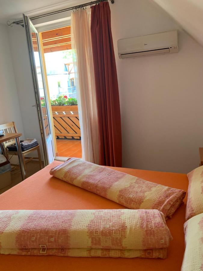 Hableany Etterem, Pizzeria Es Vendeghaz Bed & Breakfast Balatonmariafurdo Ngoại thất bức ảnh