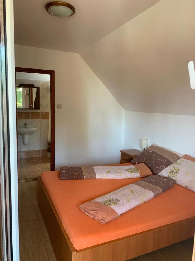 Hableany Etterem, Pizzeria Es Vendeghaz Bed & Breakfast Balatonmariafurdo Ngoại thất bức ảnh